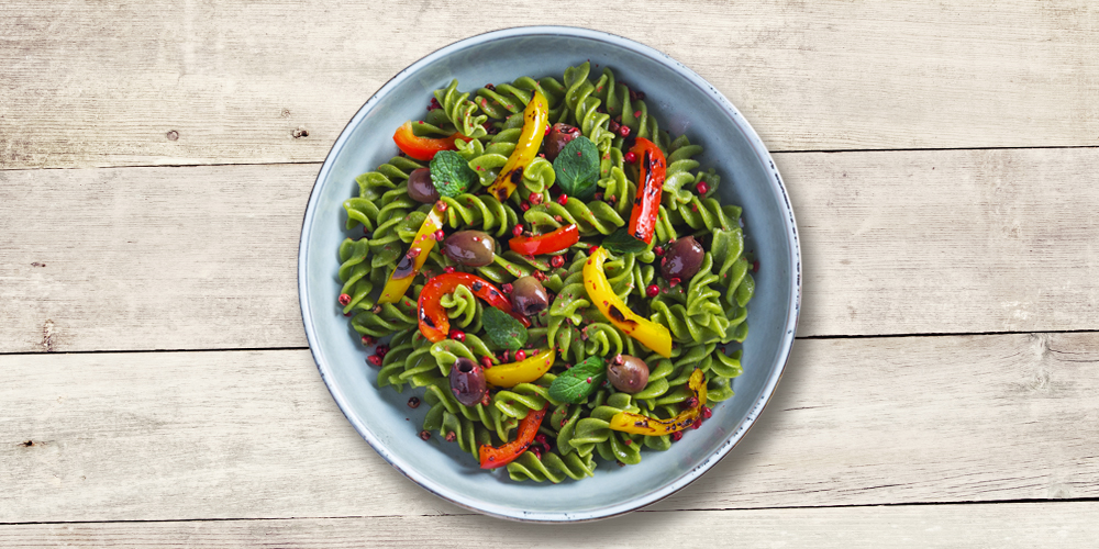 Fusilli BIO 100% piselli con peperoni arrosto, olive taggiasche e pepe rosa