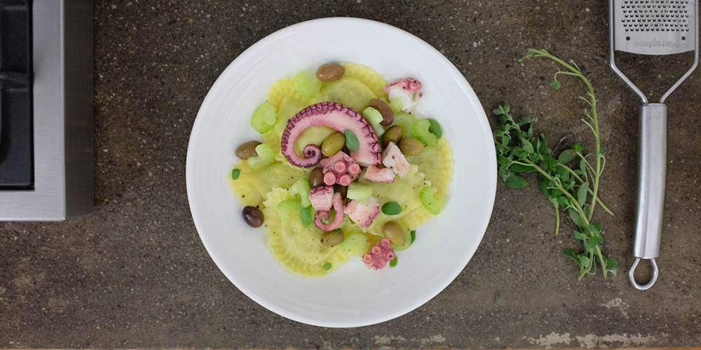 Granpanzerotti ricotta, spinaci e scorza di limone con polpo e olive by Gnambox