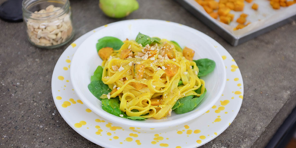 Tagliatelle senza glutine con zucca, spinaci e arachidi by Gnambox