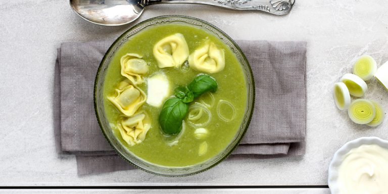 Tortellini with ricotta and spinach and leek and sour cream sauce