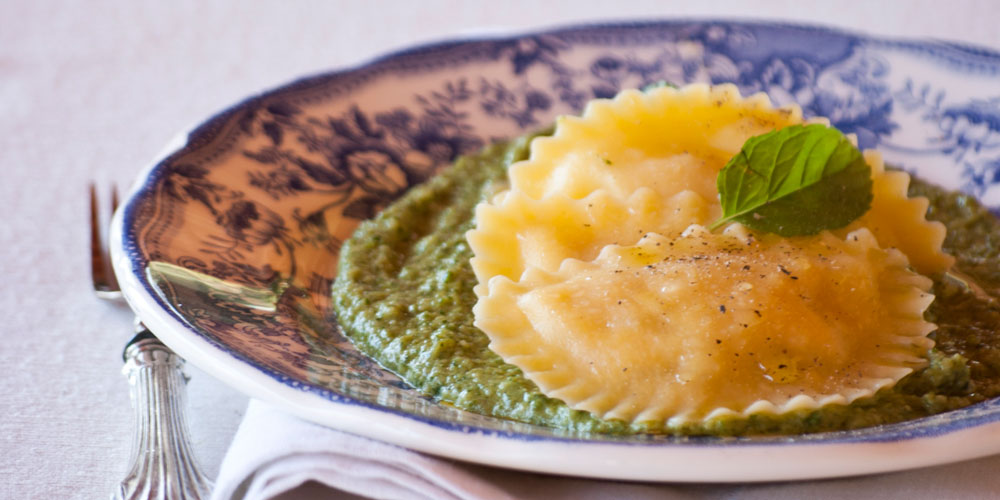 Granpanzerotti gamberi e polpa di granchio alla salsa verde