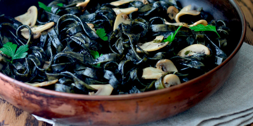 Tagliatelle Senza Glutine al nero di seppia con champions