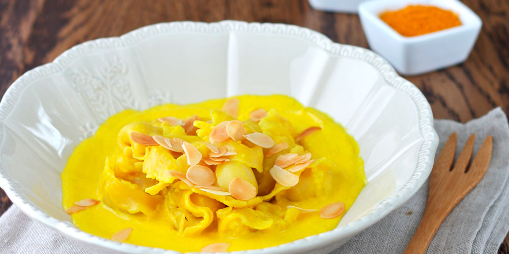 Tortellini Senza Glutine al prosciutto crudo su crema di peperoni gialli alla curcuma