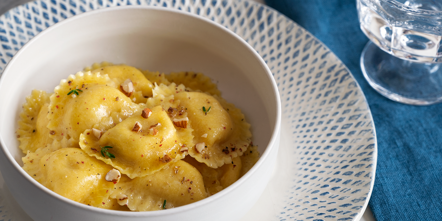 Granpanzerotti Gamberi e polpa di Granchio alla crema di limone, mandorle e timo limonato