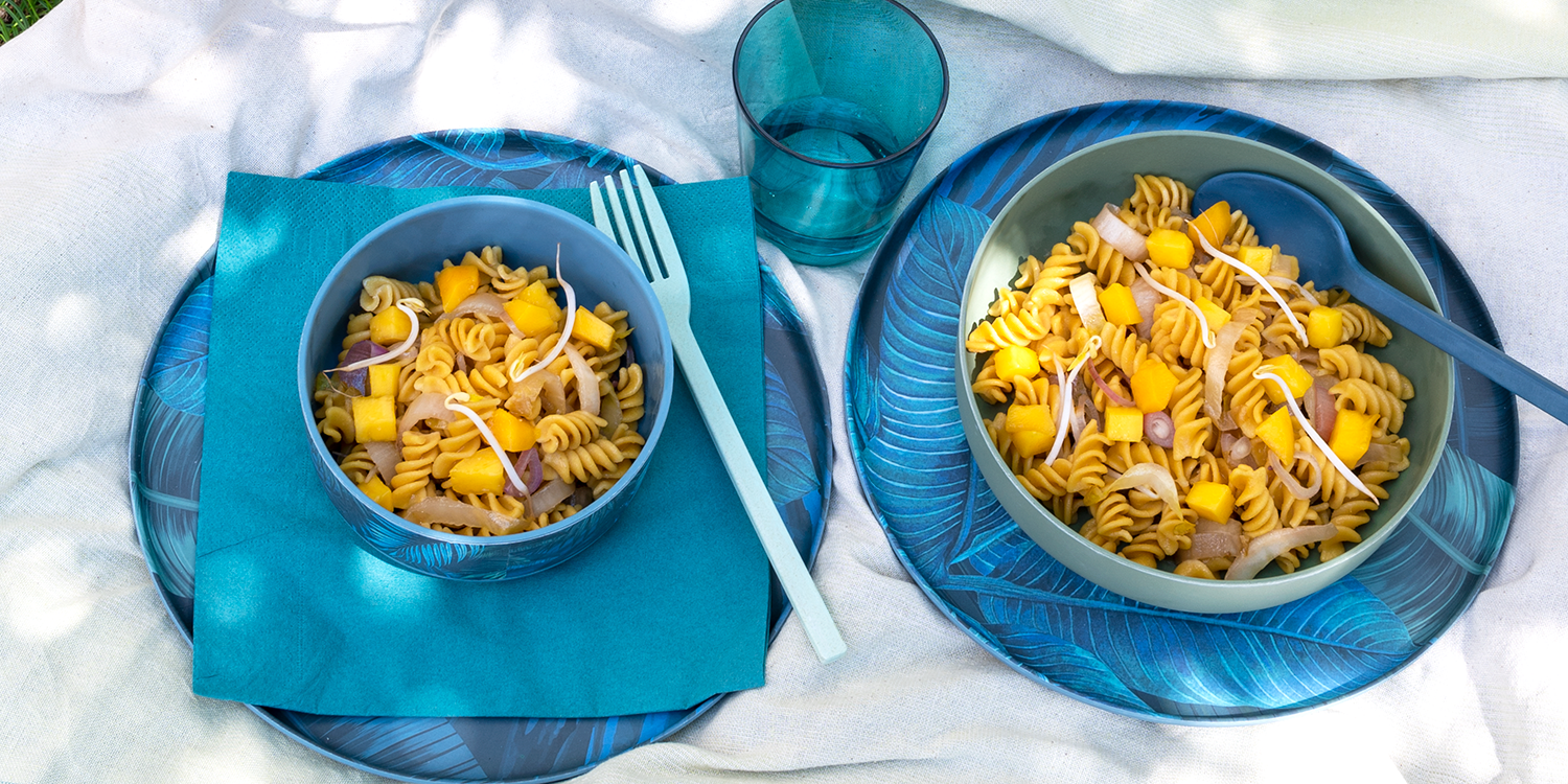 Pasta estiva di Fusilli 100% farina di Ceci con indivia belga, scalogno, germogli di soia e mango