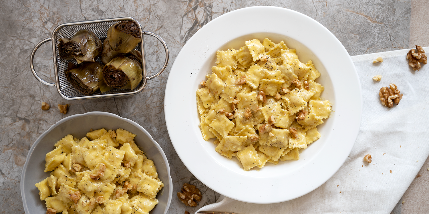 Raviolini ai Formaggi Italiani: una pasta con crema di carciofi e noci