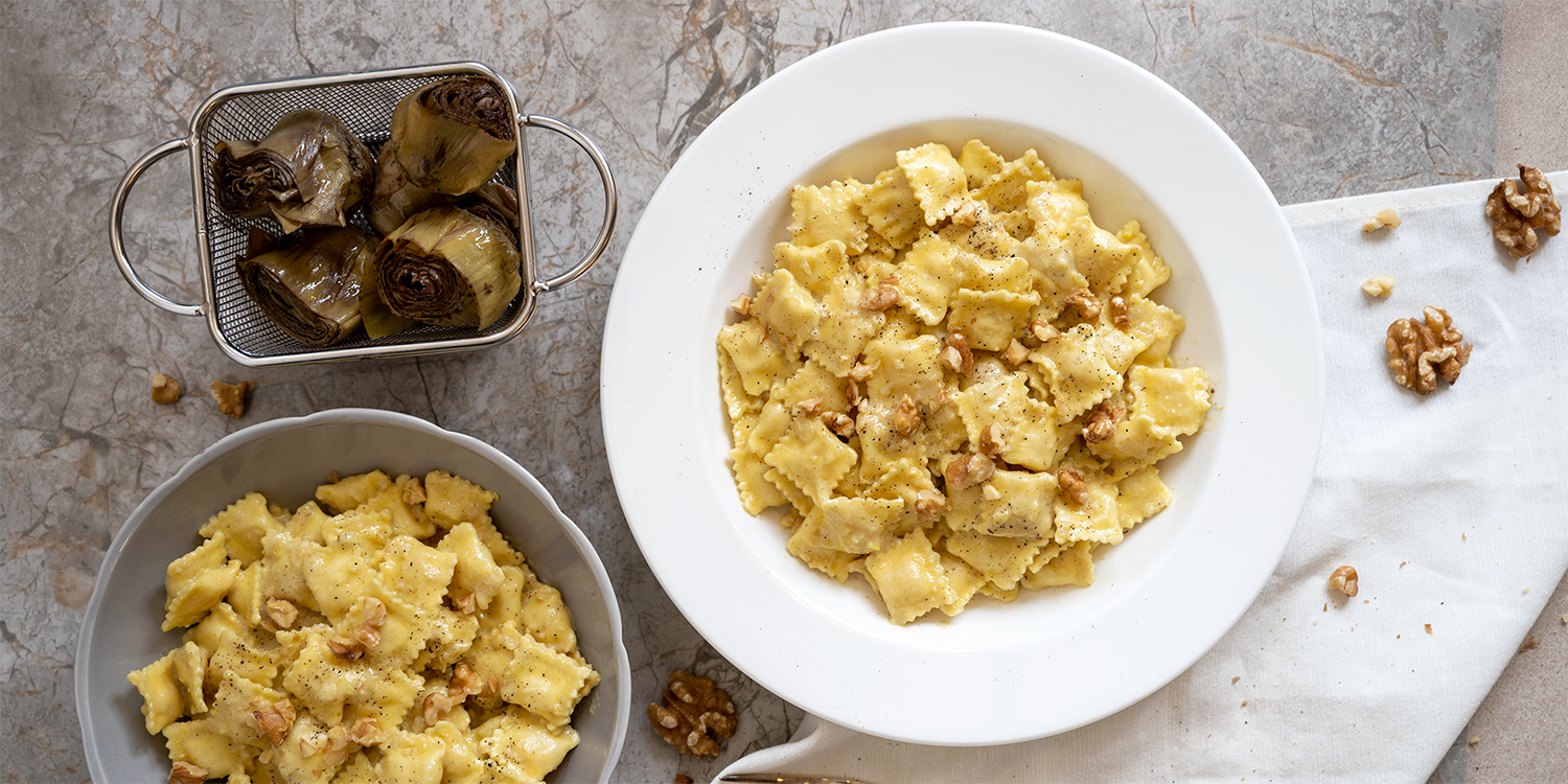 Small Ravioli with cheeses with artichokes and walnuts sauce