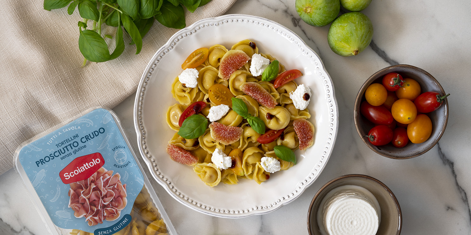 Insalata di pasta ricetta per l’estate con i nostri Tortellini senza glutine ripieni di Prosciutto Crudo