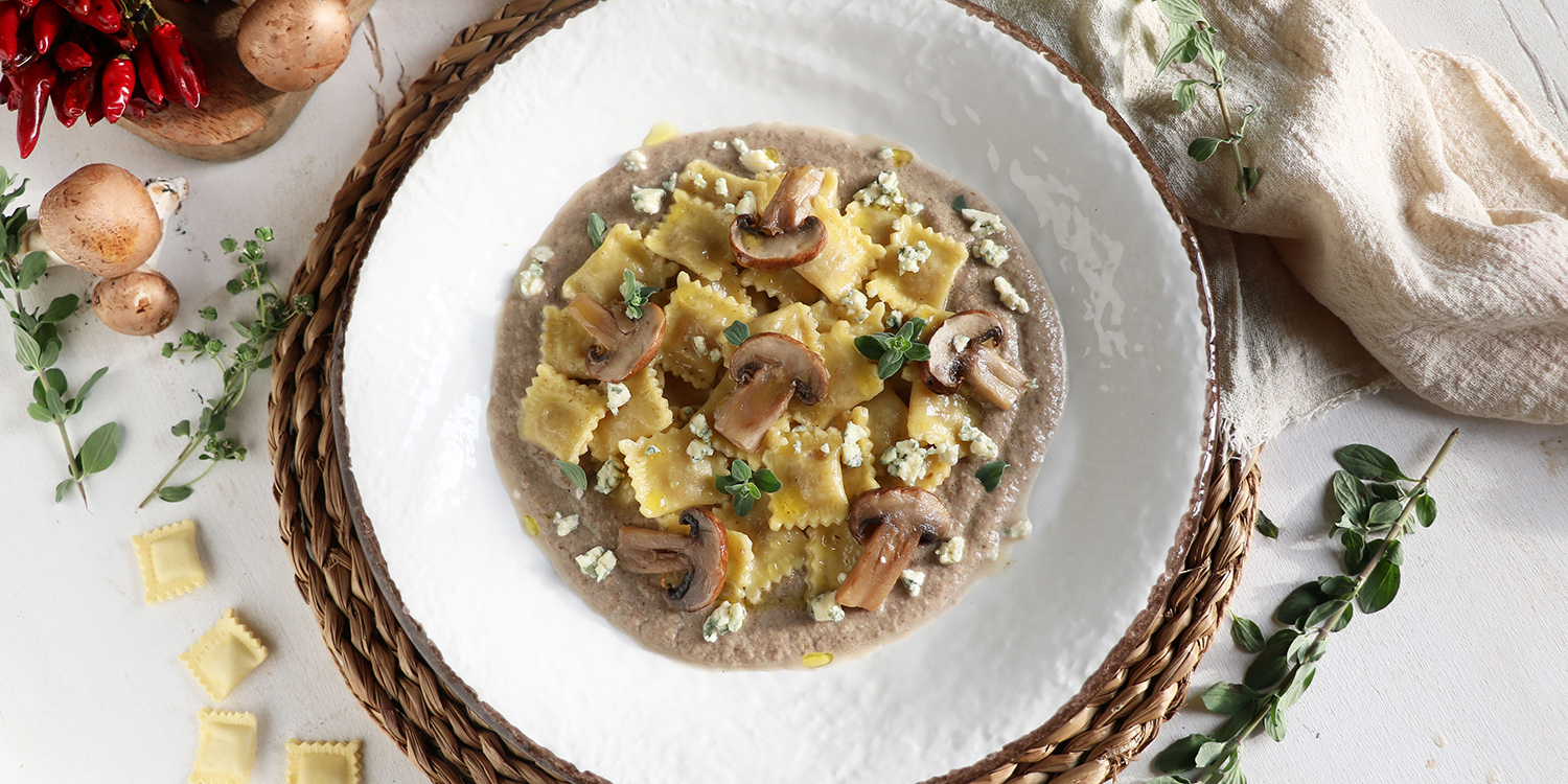 Raviolini al vitello con crema di funghi, formaggio erborinato blu di montagna e maggiorana by letortedimichy