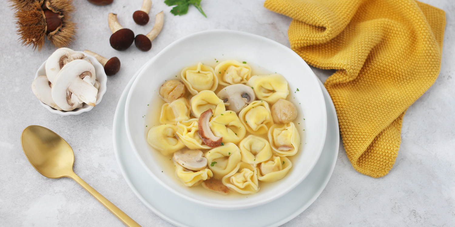 Tortellini prosciutto crudo in brodo profumato ai funghi e castagne by tanadelconiglio