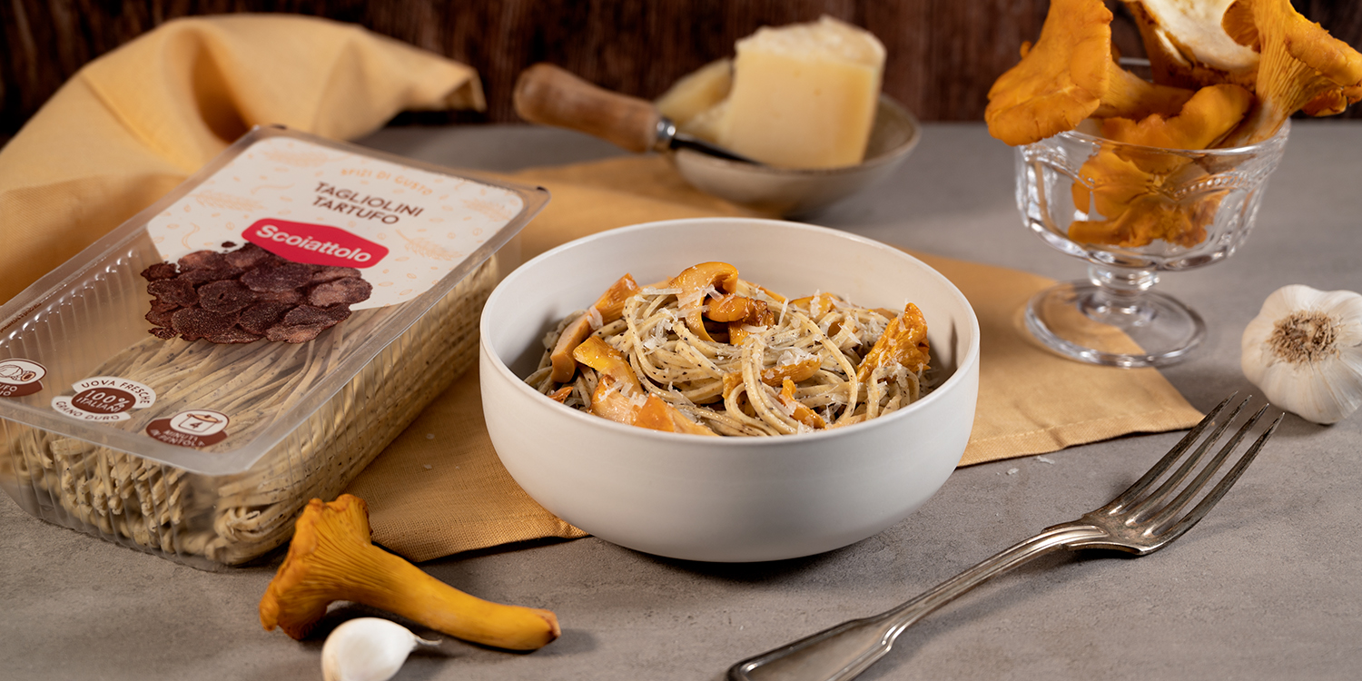 Tagliolini al tartufo con finferli e pecorino