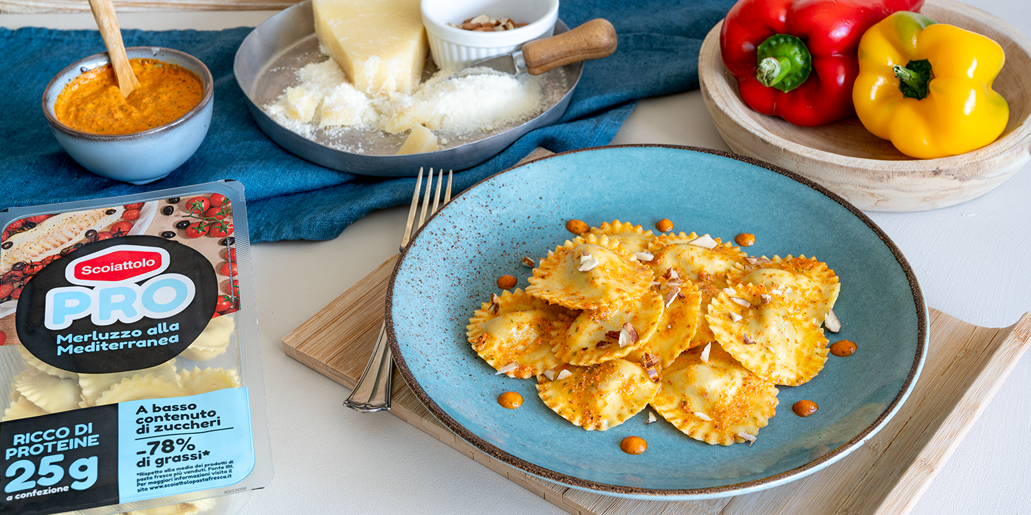 Ravioli PRO Merluzzo alla Mediterranea con crema di peperoni e mandorle