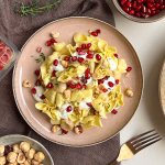 Perline al Prosciutto Crudo con crema di caprino, melograno e nocciole tostate