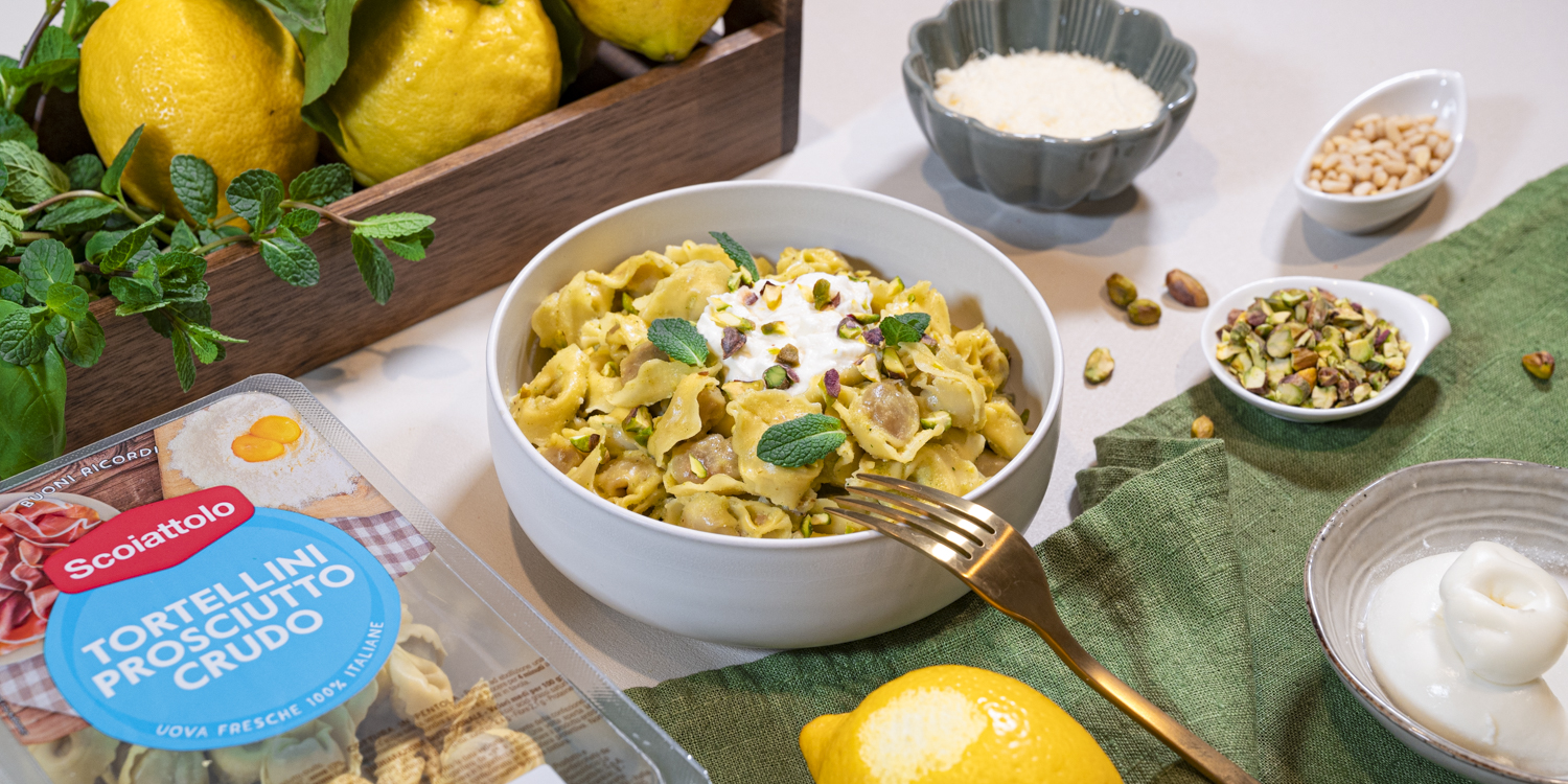 Tortellini Prosciutto Crudo con pesto di pistacchi, burrata e menta