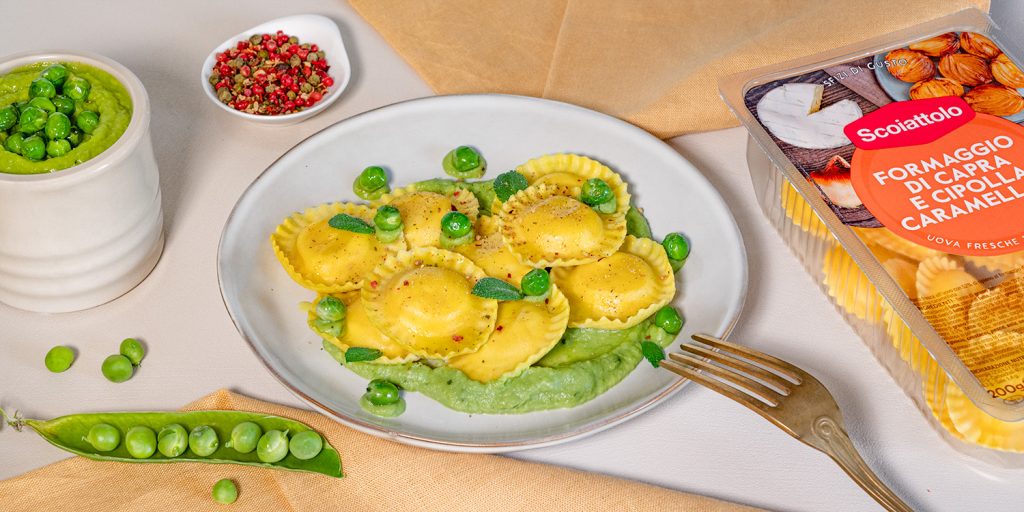 Ravioli Formaggio di Capra e Cipolla Caramellata su crema di piselli aromatizzata alla menta